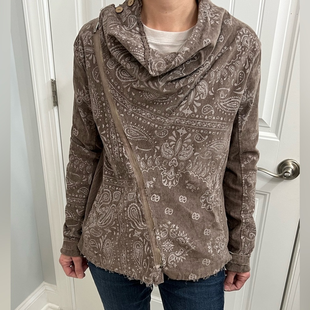 Asymmetric zip shirt from AG25 - Spain